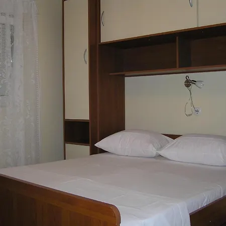 - Donja 15999b Supetarska Draga