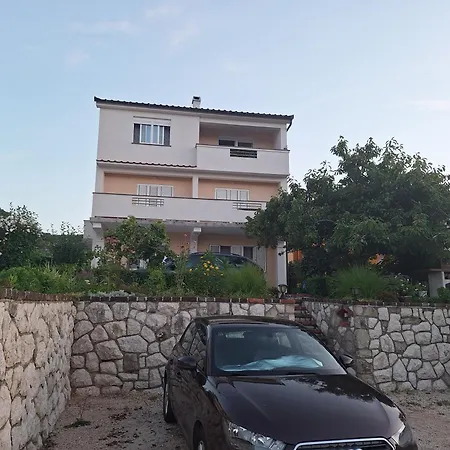 - Donja 15999b Supetarska Draga