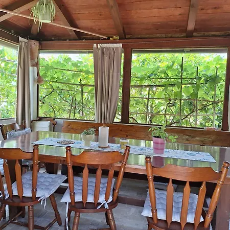 - Donja 15999b Appartement