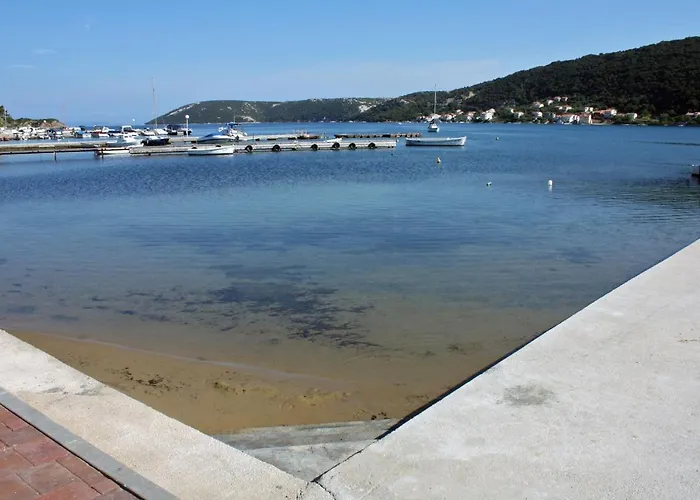 - Donja 15999b * Supetarska Draga