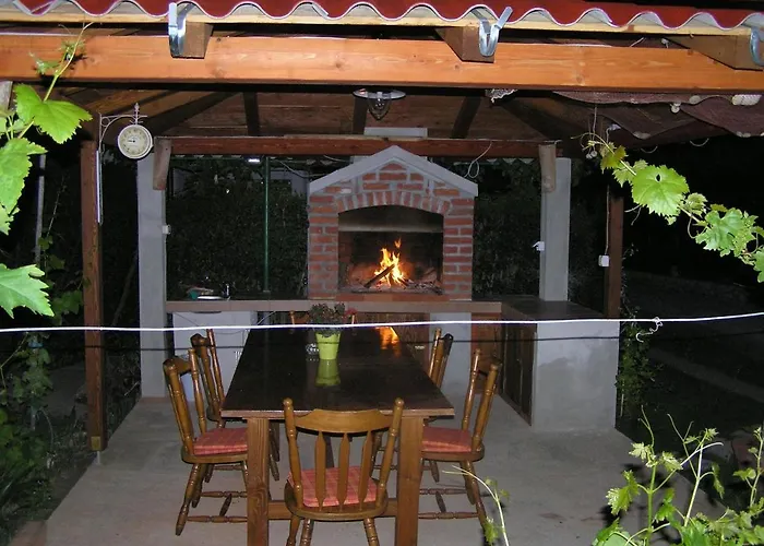 - Donja 15999b Apartman *