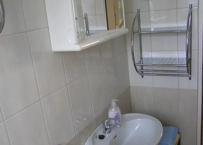 - Donja 15999b Supetarska Draga