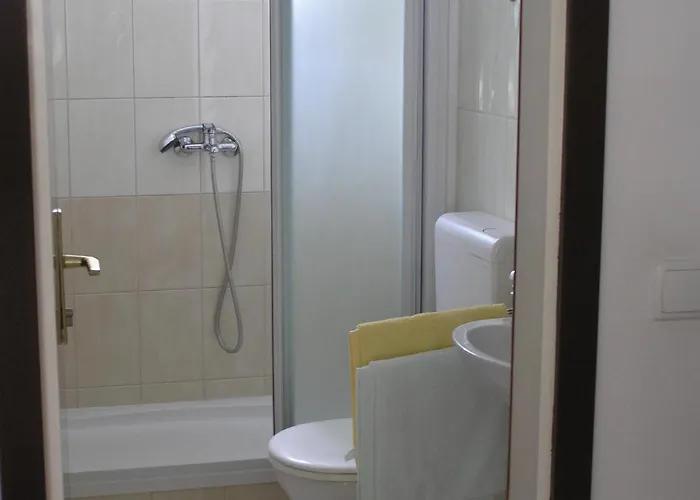 - Donja 15999b Apartman *