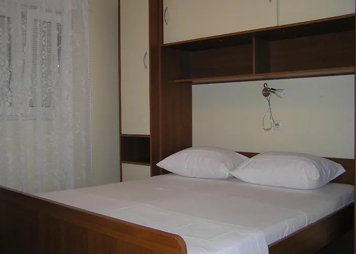 - Donja 15999b Supetarska Draga